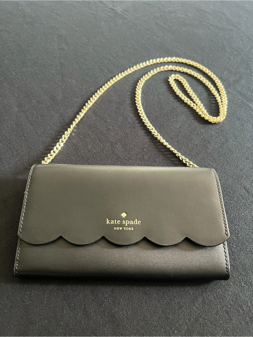 kate spade Gemma Black Leather Scalloped Crossbody Wallet on a Gold Chain NEW